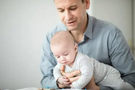 Stefan mit Baby im Arm