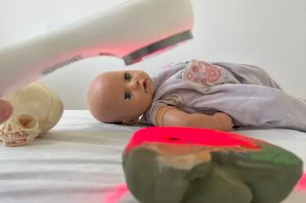 Baby bei Lichtbehandlung